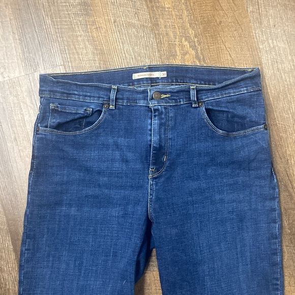 VNTG LEVI’S  PREMIUM BERMUDA SHORTS PERFECT FOR THE UPCOMING SPRING 2025 TRENDS - Picture 5 of 10